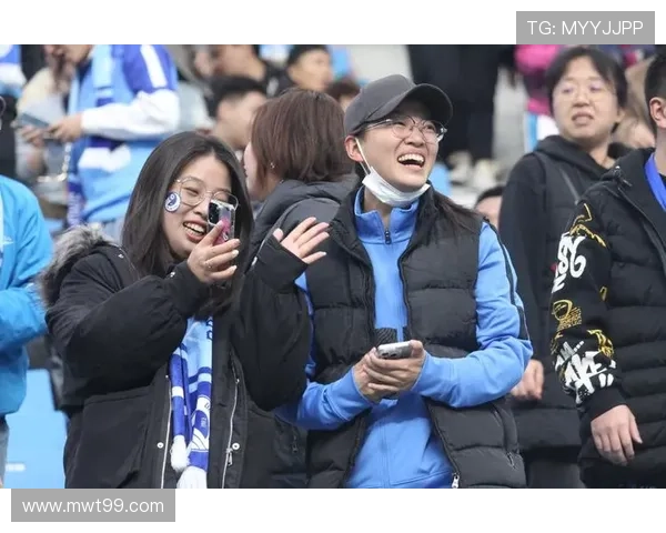 亚历斯祖蓉城看台海港13次